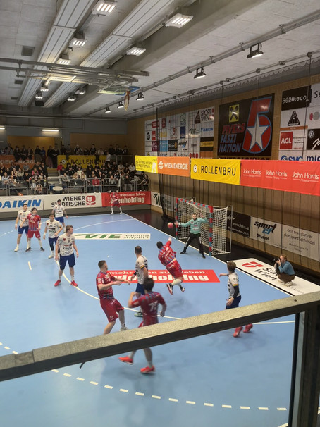 Buddies beim Handballmatch