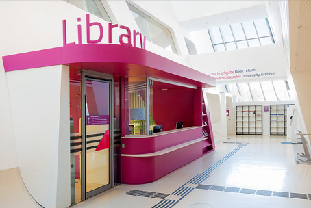 Foto des neuen Bibliotheksempfangs