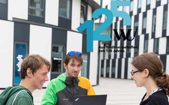 Studierende mit und ohne Behinderung auf dem Campus WU