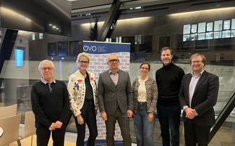 Referent Jürgen Jonke mit ÖVO Mitgliedern