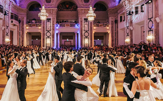 Tanzpaare auf dem WU Ball