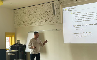 Michael Haenlein in class