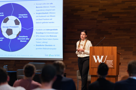 PhD Student Anja Dijakovic presents of her project.