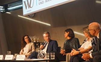 Dies ist ein Bild der Podiumsdiskussion