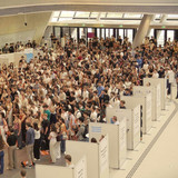 [Translate to English:] Stuedienstart Welcome Day volles LC-Foyer