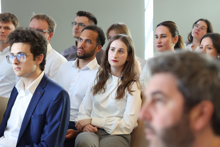 [Translate to English:] audience, Dionisi in front