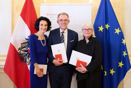 Ehrenzeichen der Republik Österreich an T. Oppitz, M. Lang, E. Hanappi-Egger
