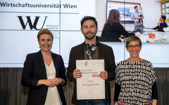 WU Mitarbeitende mit dem Zertifikat Audit hochschuleundfamilie