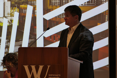 Prof. Claus Staringer