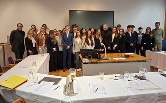 Teilnehmer:innen an der Initiative Business@School in der HLTW 13 Bergheidengasse