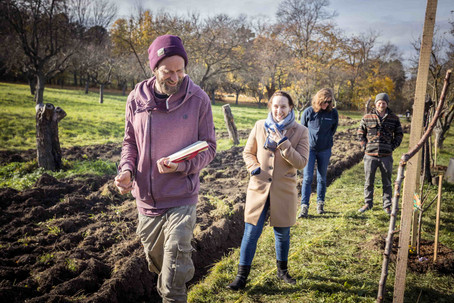 Samariterbund Menschen im Weingarten