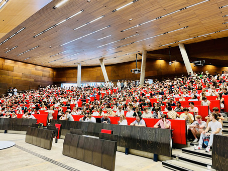 Erstsemestrige im Audimax