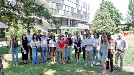 Hier sehen sie ein Gruppenfoto der Teilnehmerinnen der Summer School Migration Economics 2021.