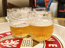 Betriebsausflug Budweis - Biergläser gefüllt