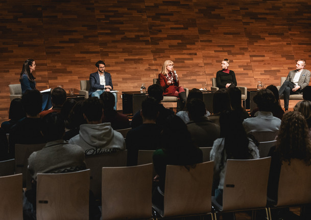 Panel-discussion with 5 people