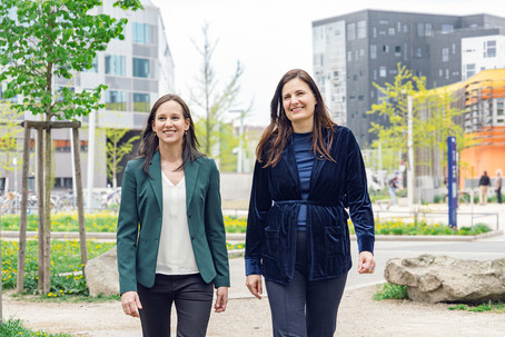 Foto der Vizerektorinnen der SFU und der WU: Marion Garaus und Bernadette Kamleitner