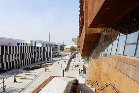 Treppe vor dem TC Gebäude