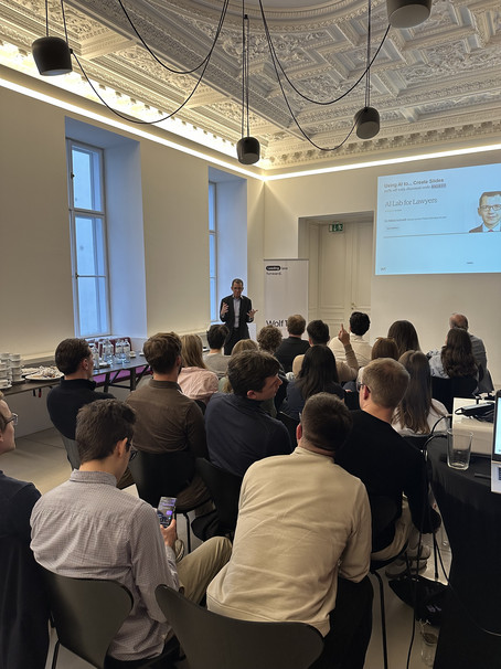[Translate to English:] Our students listen with great interest