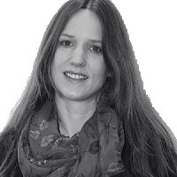 portrait photo of Tanja Guggenbichler in black and white 